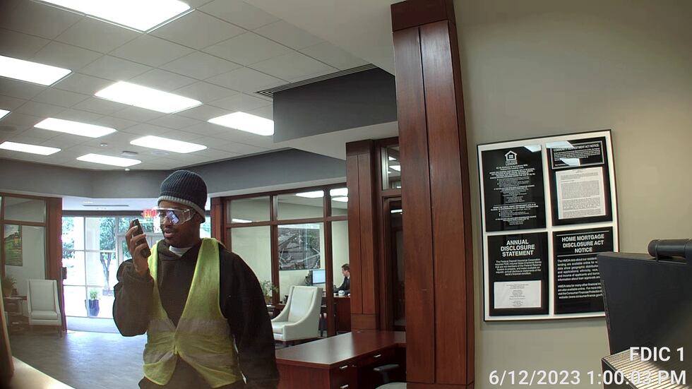 Bank robbery suspect robs second Brentwood bank in almost 2 weeks, police say