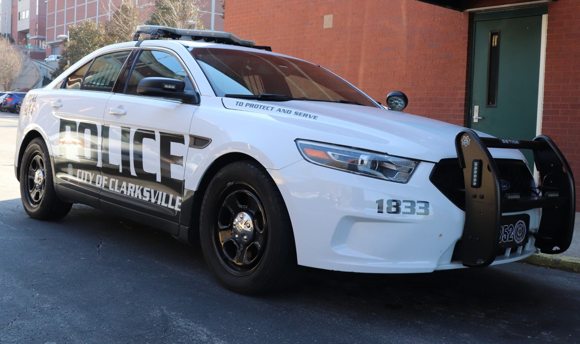 At least 1 injured in two-vehicle Clarksville crash - Vimarsana News