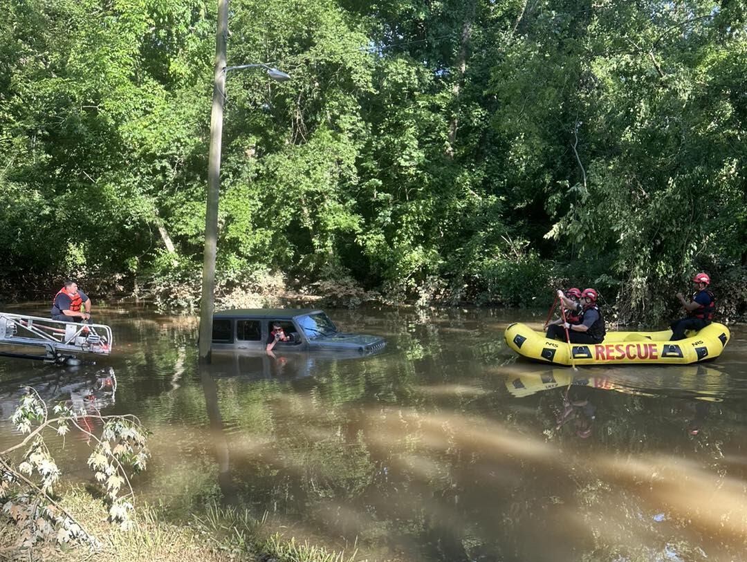 Driver rescued after Jeep becomes stuck in high water in Clarksville - Vimarsana News
