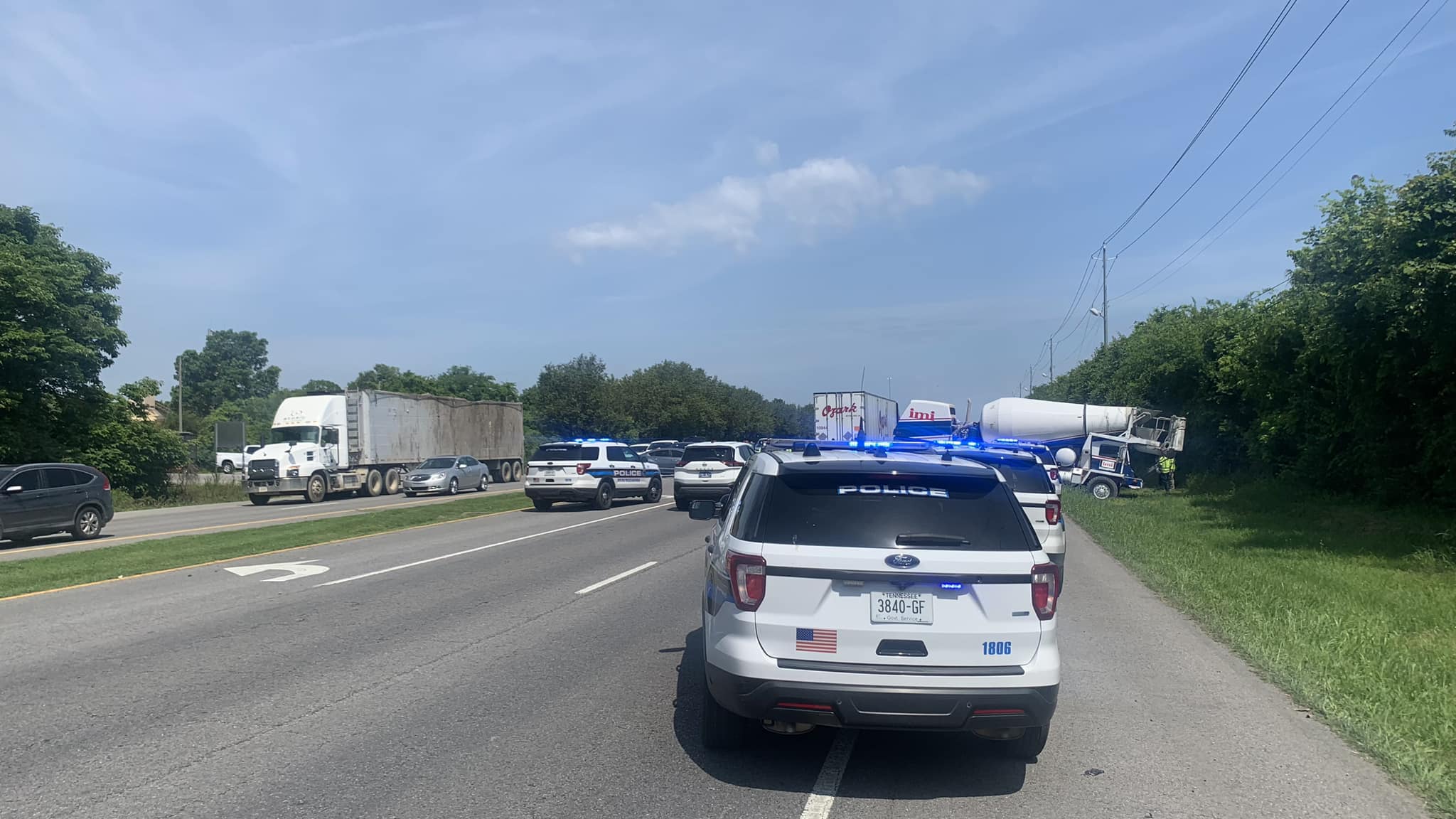 1 injured after crash involving cement truck, car in Murfreesboro - Vimarsana News