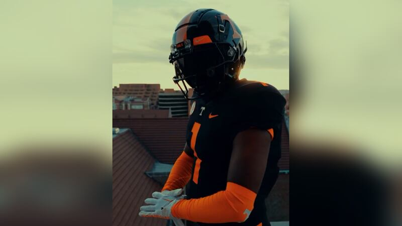 DARK MODE ACTIVATED! The Vols are wearing black uniforms against Kentucky this Saturday.